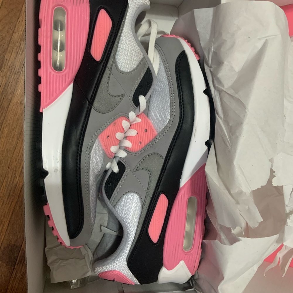 Men’s Nike Shoe size 10 Wmns size 11.5 Air Max 90